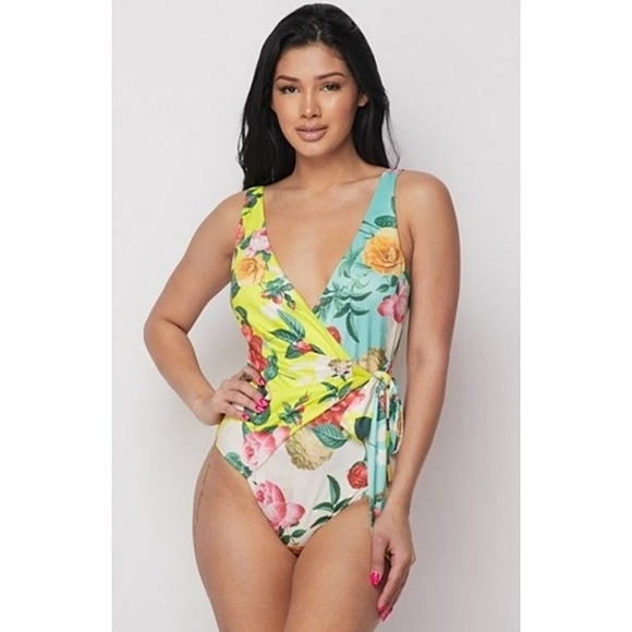 lolafreebird Tops - 🆕🌿FLORAL BODYSUIT🌿